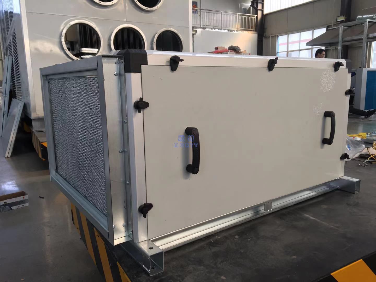 吊頂式恒溫恒濕機(圖1)