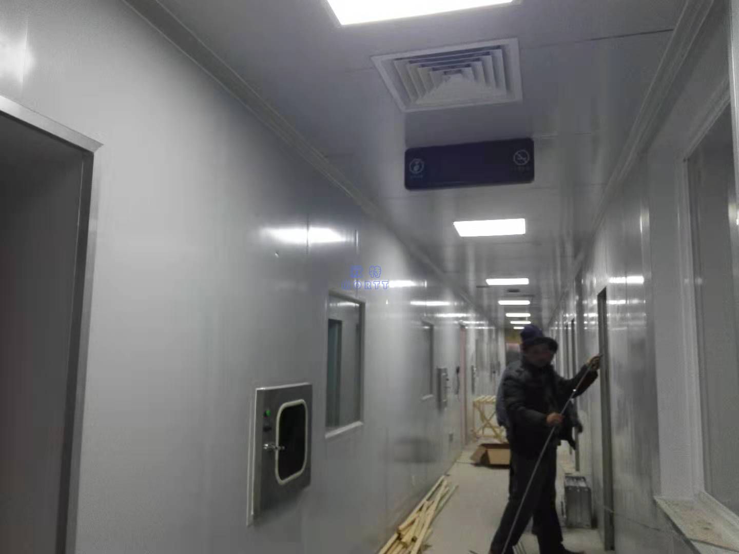 我公司為海拉爾醫(yī)院PCR實驗室提供和安裝凈化空調(diào)機組驗收完畢(圖3)